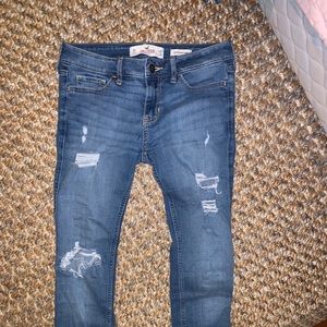 hollister ripped skinny jeans